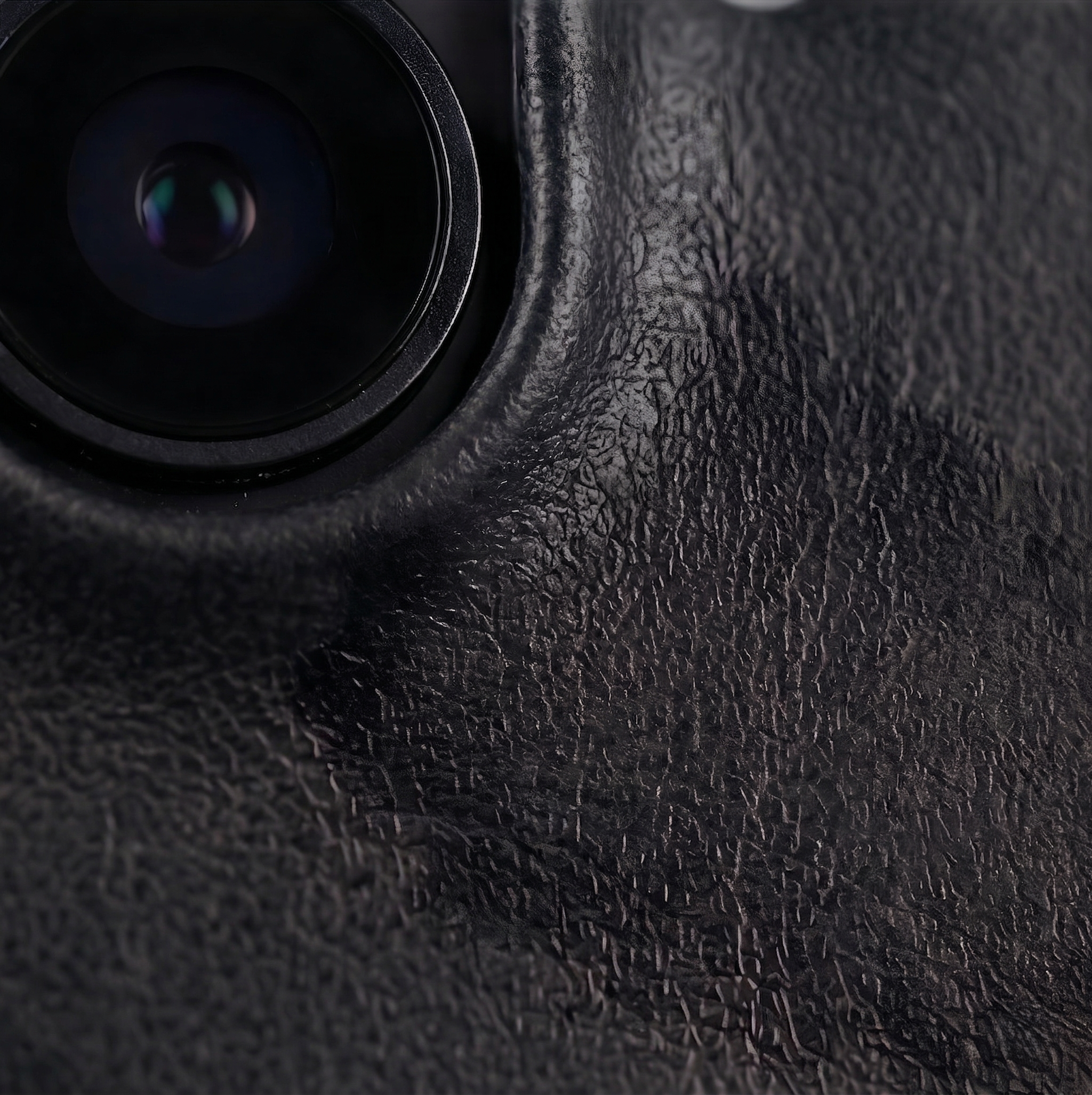 Classic Leather Case for iPhone 16